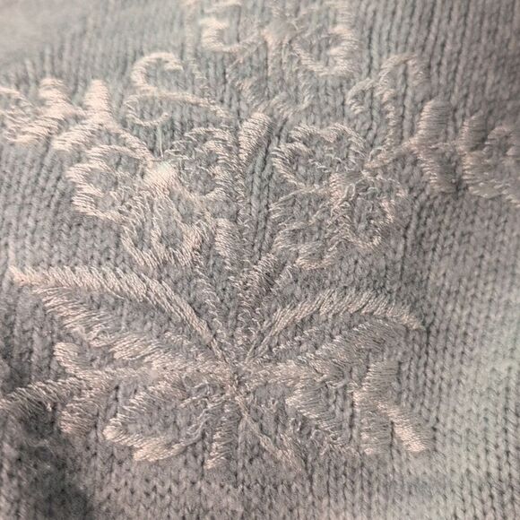 Vintage Women's Light Gray Embroidered Floral Knit Sweater‎ - Picture 3 of 10